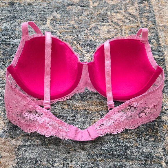 Victoria's Secret Lace T-Shirt Bra - Picture 3 of 6